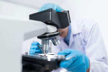 doctor-slides-microscope